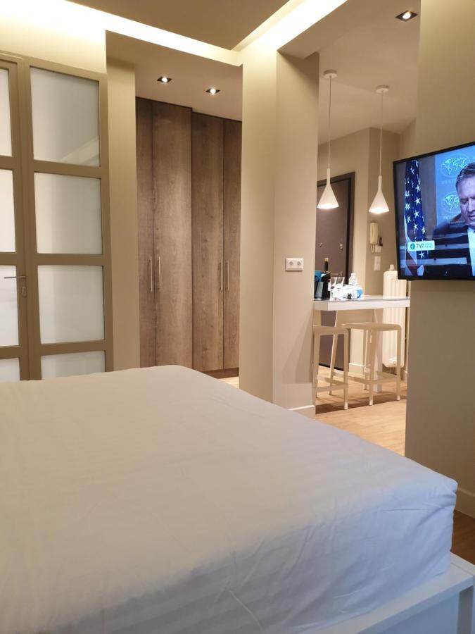 Ferienwohnung Renovated Studio With Roof Garden Access, 15 M Walk To Acropolis Athen Exterior foto